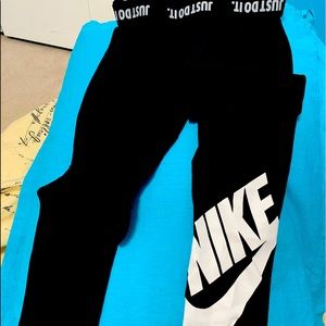 Nike Big Kids leggings with logo youth large